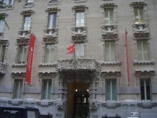 Santander opens its Italian private banking business in the house of Versace